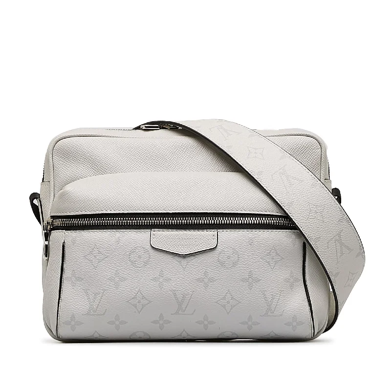 Louis Vuitton Monogram Taigarama Outdoor Messenger (SHG-K2WMt5)