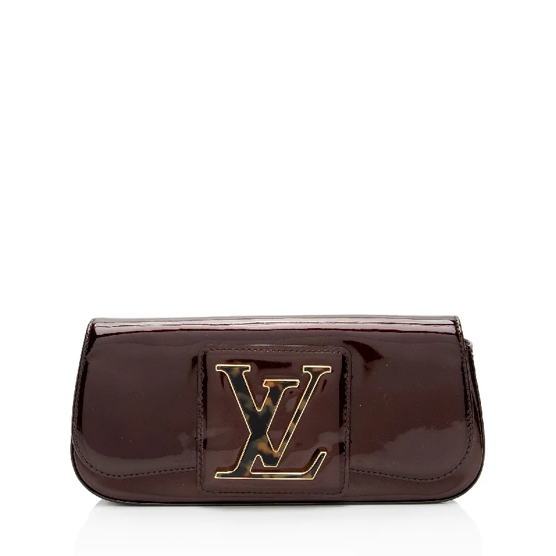 Louis Vuitton Patent Leather Sobe Clutch (SHF-O0hDXi)