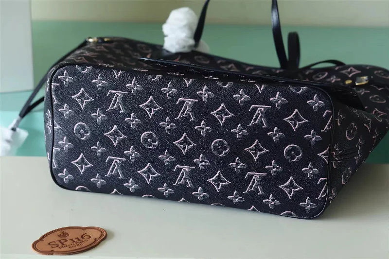 Louis Vuitton Neverfull MM Tote Bag